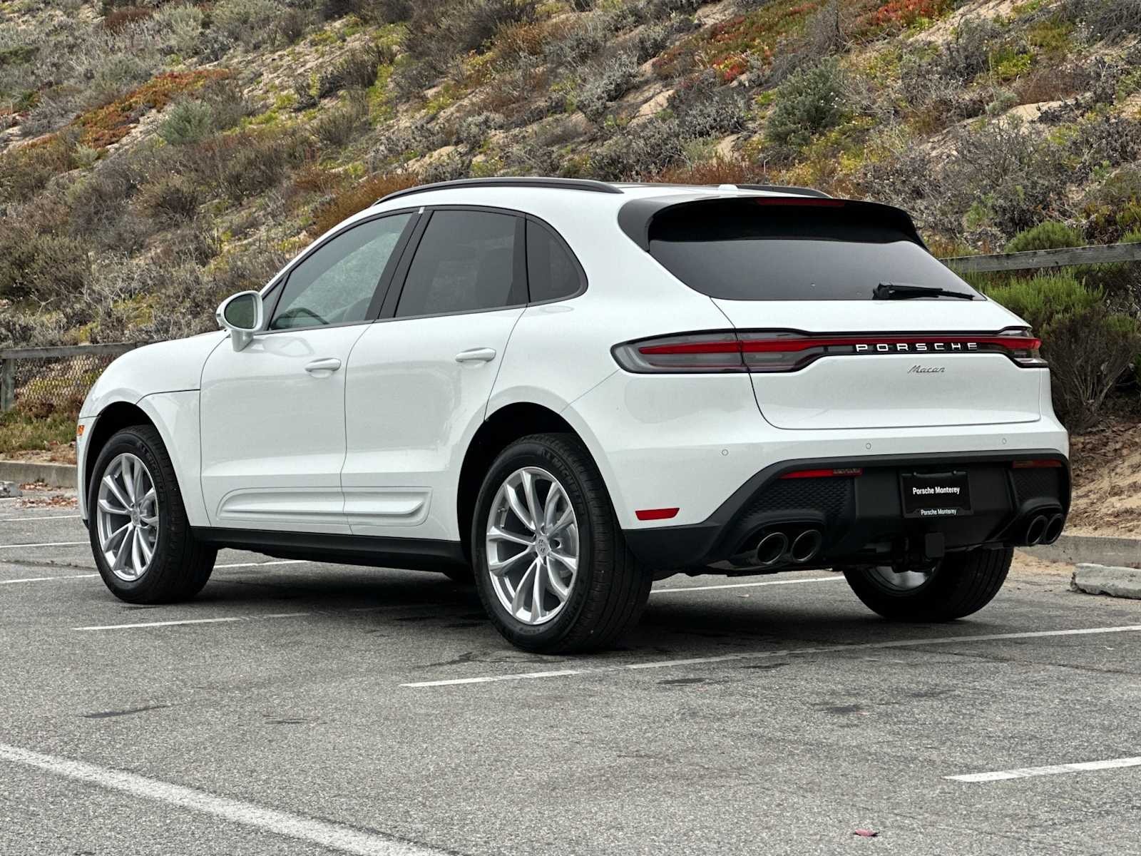 Thumbnail: 2025 Porsche Macan - 3
