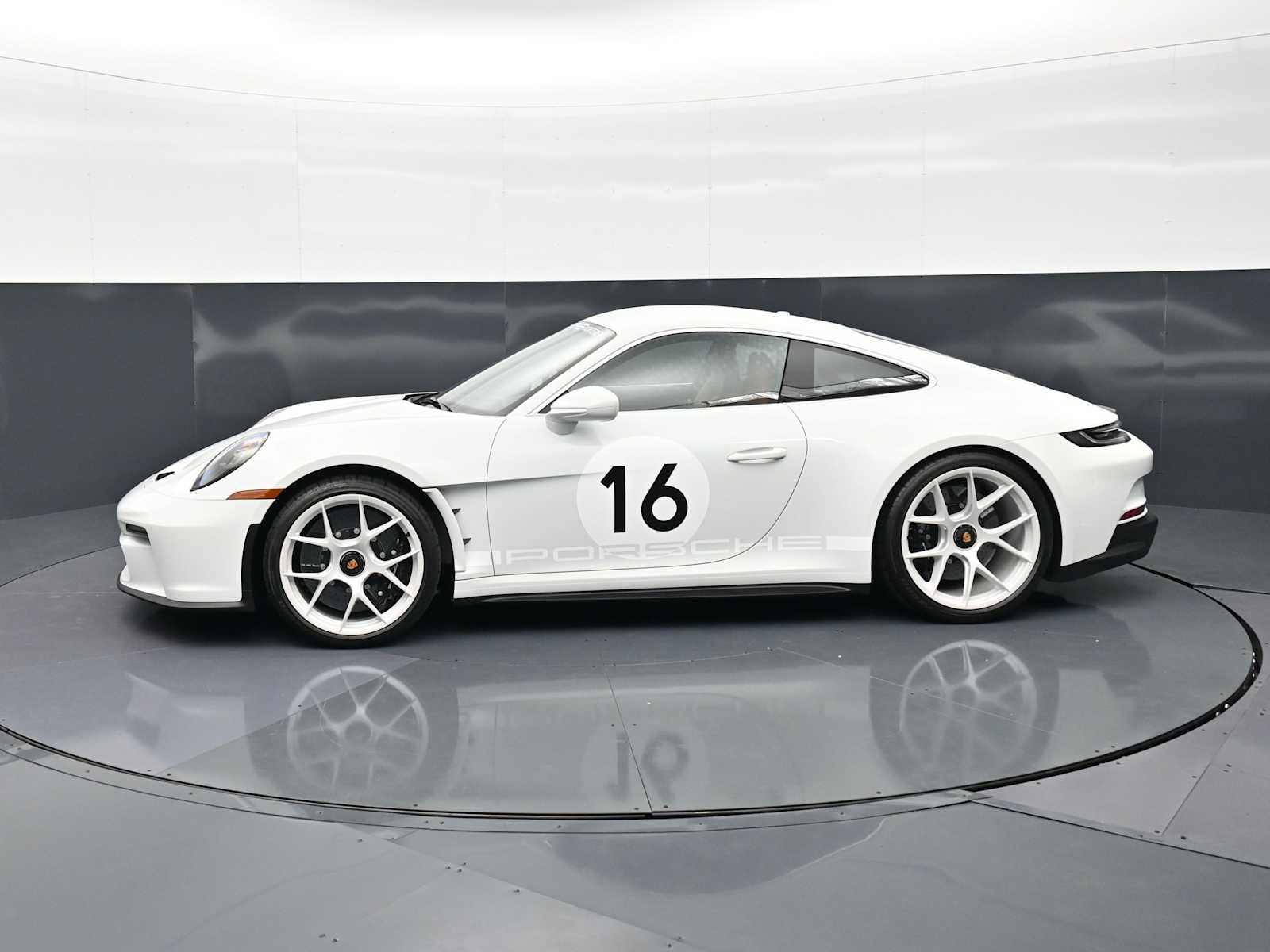 Thumbnail: 2024 Porsche 911 - 2