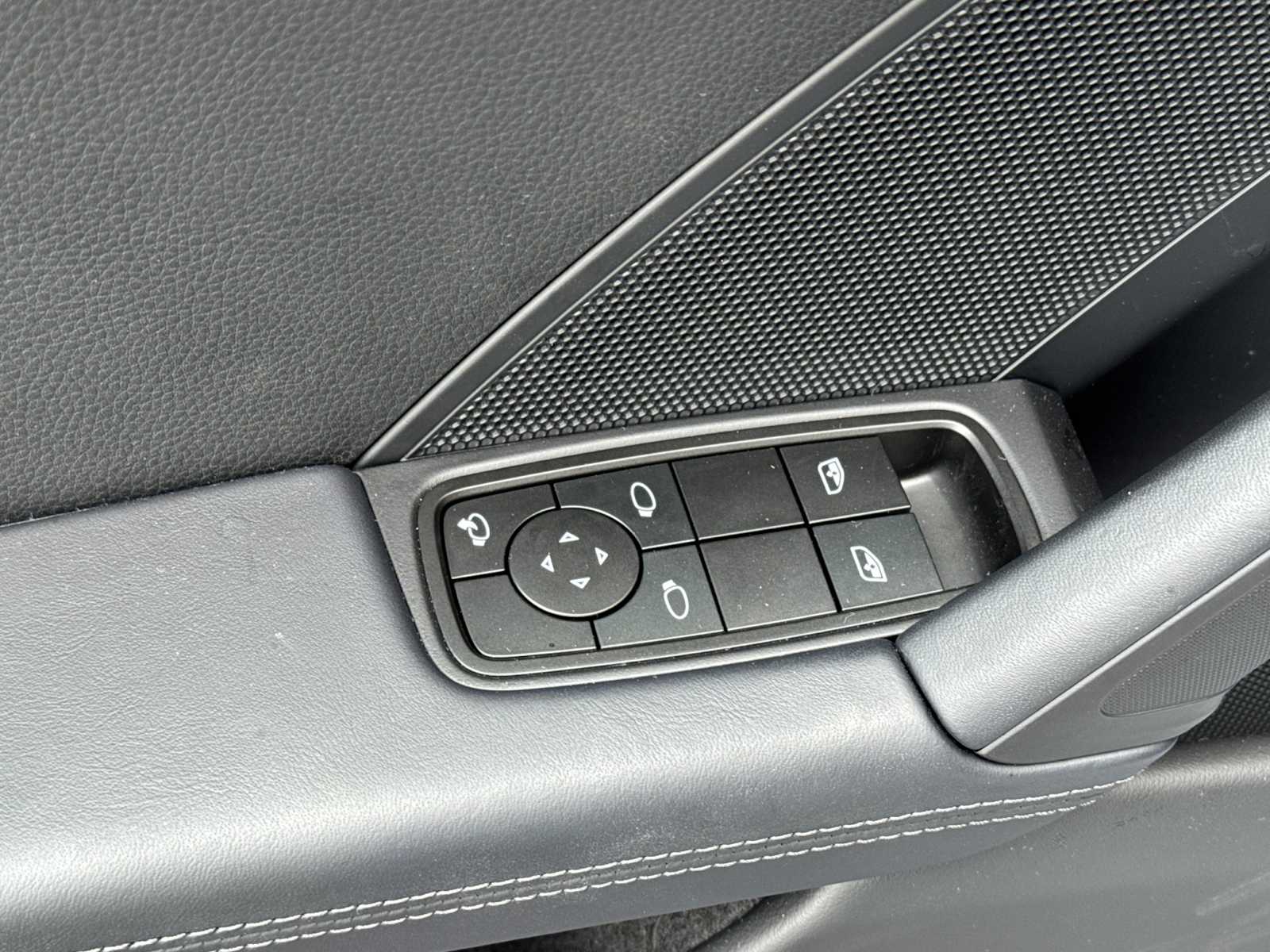 Thumbnail: 2025 Porsche 911 - 13