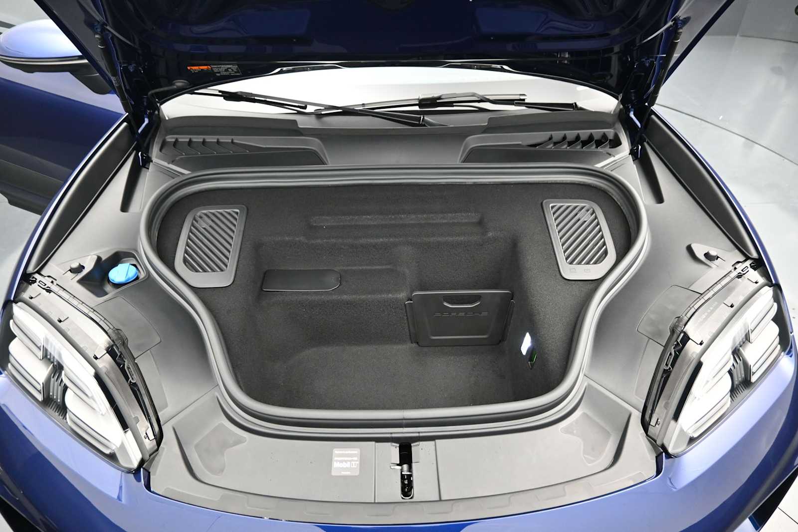 Thumbnail: 2026 Porsche Macan - 23