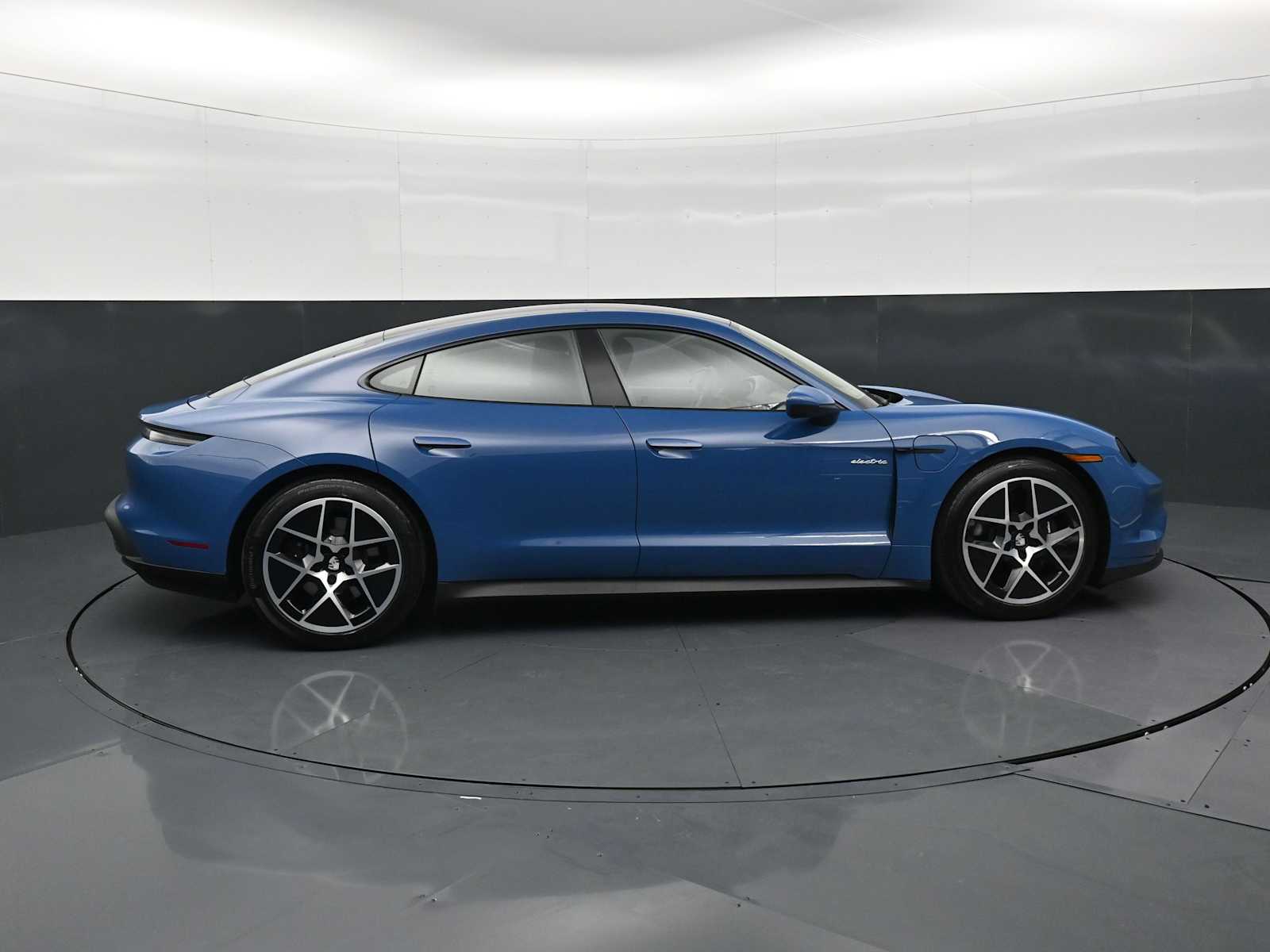 Thumbnail: 2026 Porsche Taycan - 27