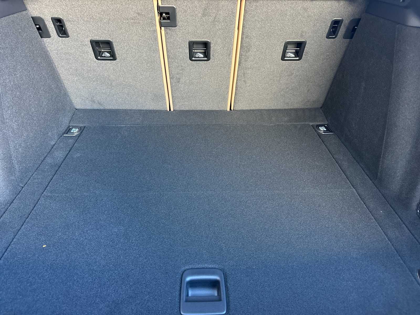 Thumbnail: 2026 Porsche Macan - 16