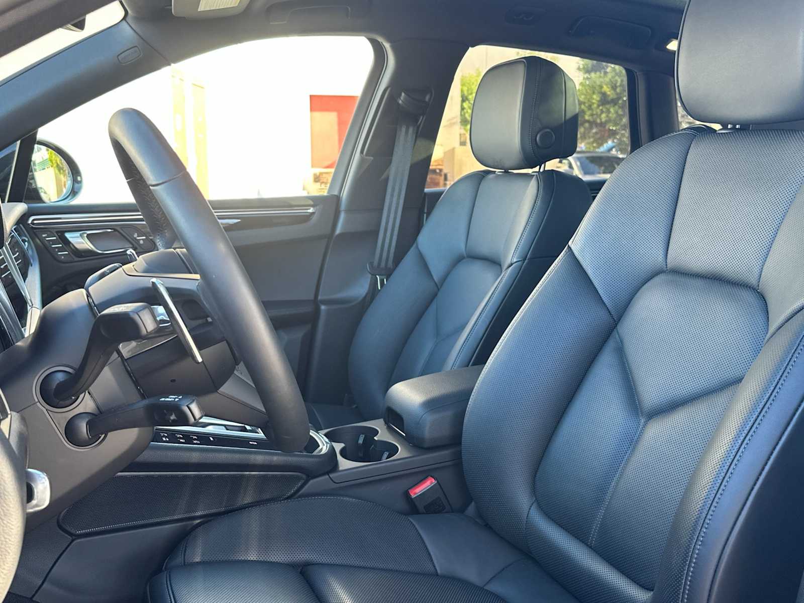 Thumbnail: 2025 Porsche Macan - 5