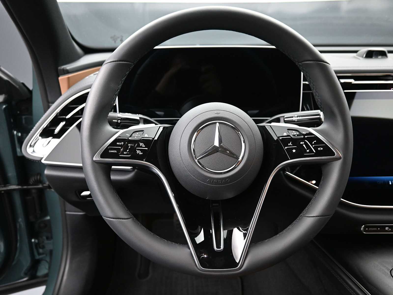 Thumbnail: 2025 Mercedes-Benz E-Class - 8