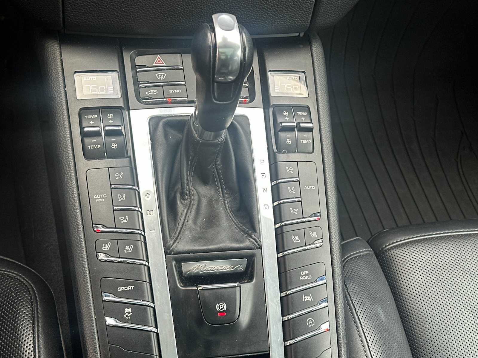 Thumbnail: 2018 Porsche Macan - 22