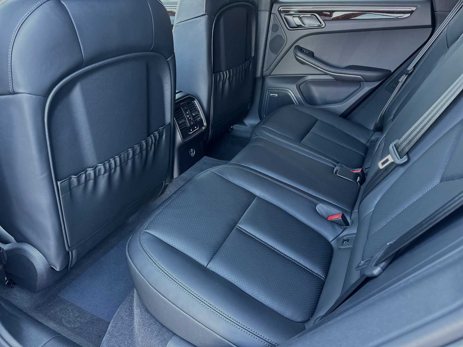 Thumbnail: 2024 Porsche Macan - 13