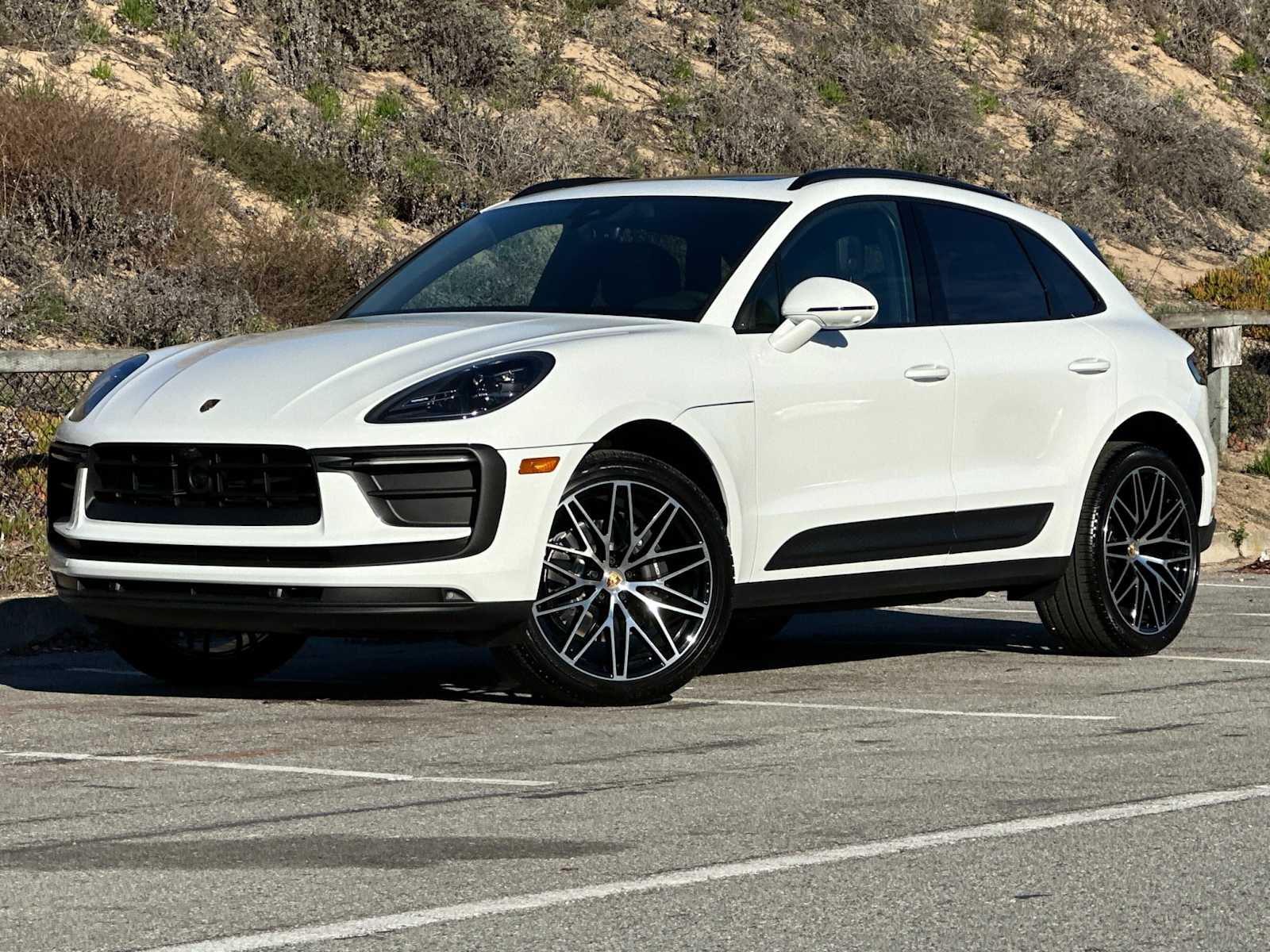Thumbnail: 2026 Porsche Macan - 1