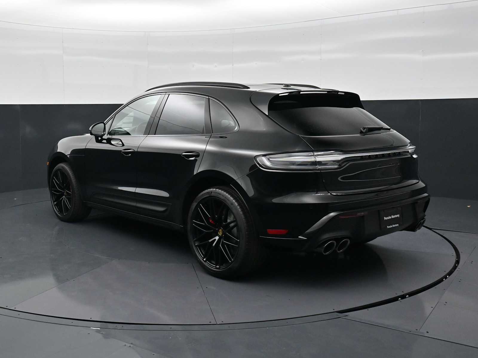 Thumbnail: 2026 Porsche Macan - 3