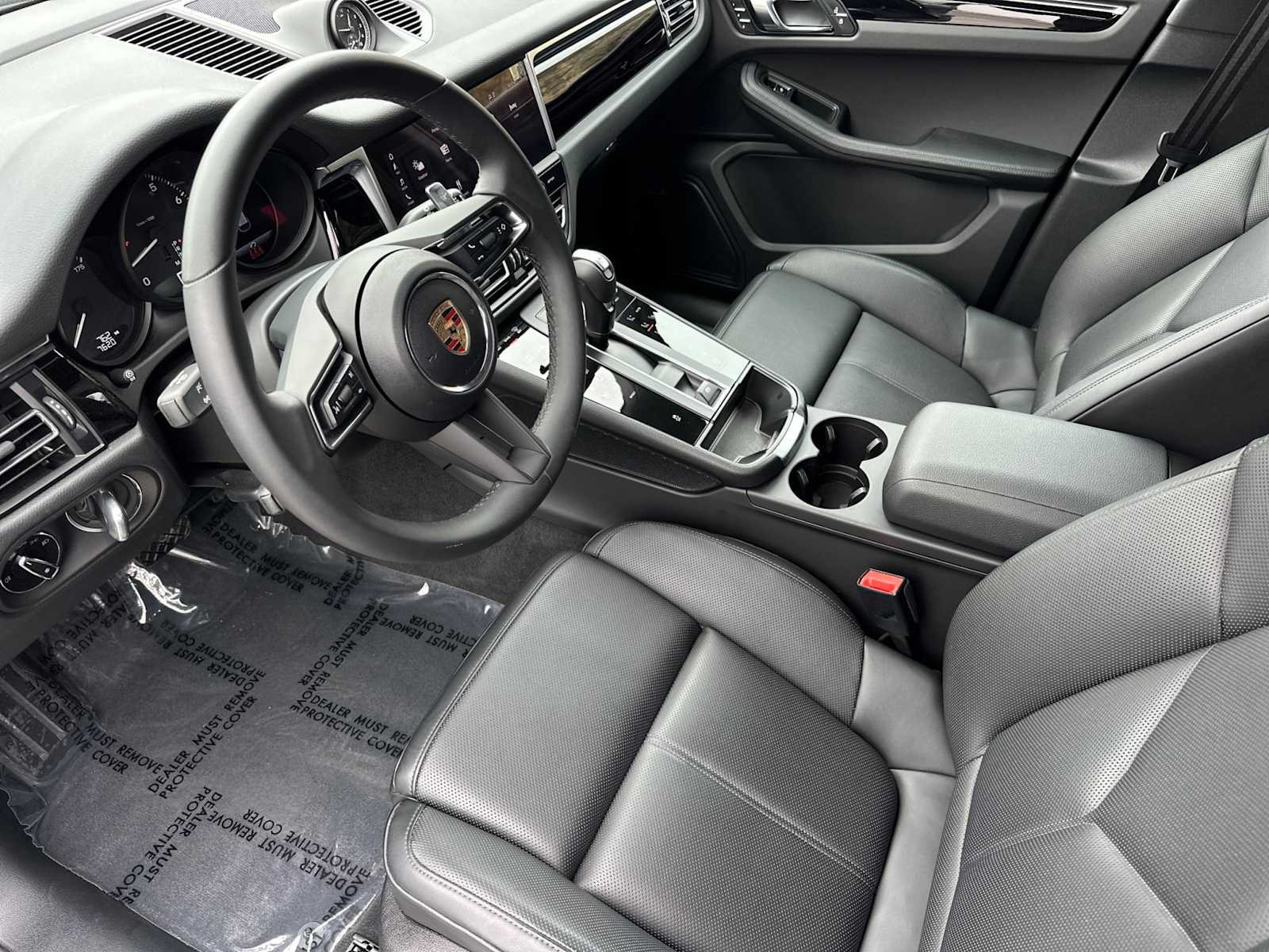 2025 Porsche Macan T photo 3
