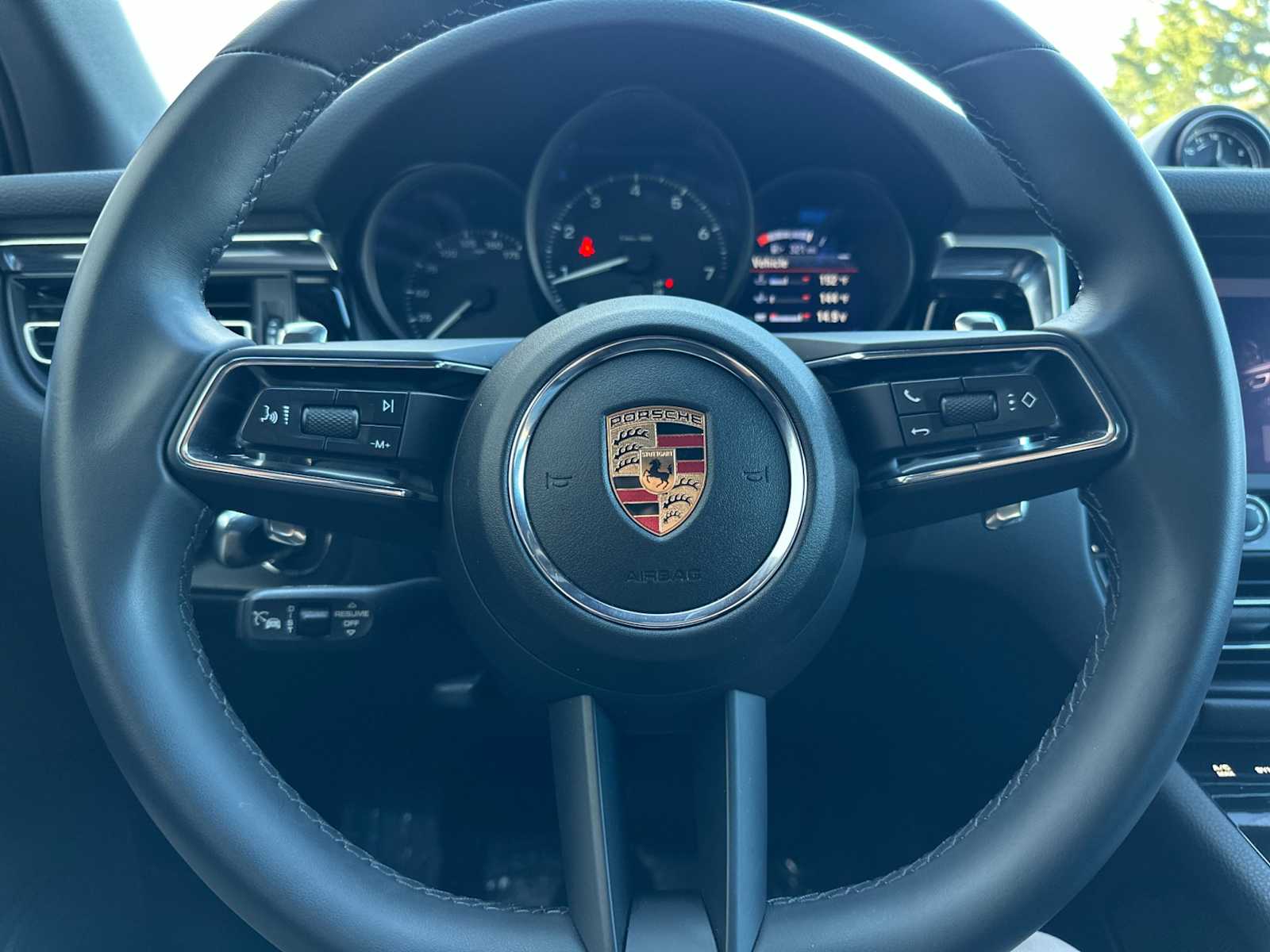 Thumbnail: 2024 Porsche Macan - 24