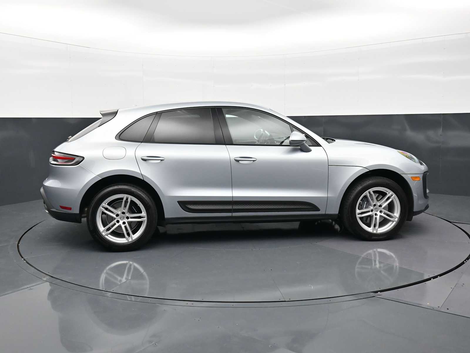 Thumbnail: 2025 Porsche Macan - 25