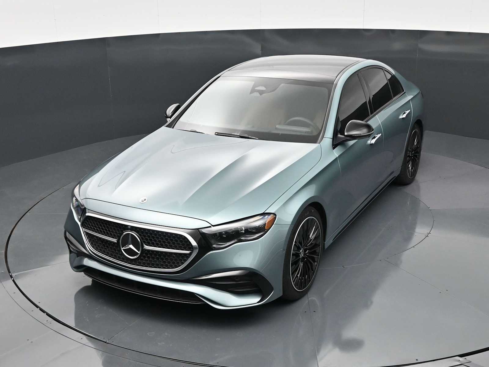 Thumbnail: 2025 Mercedes-Benz E-Class - 33