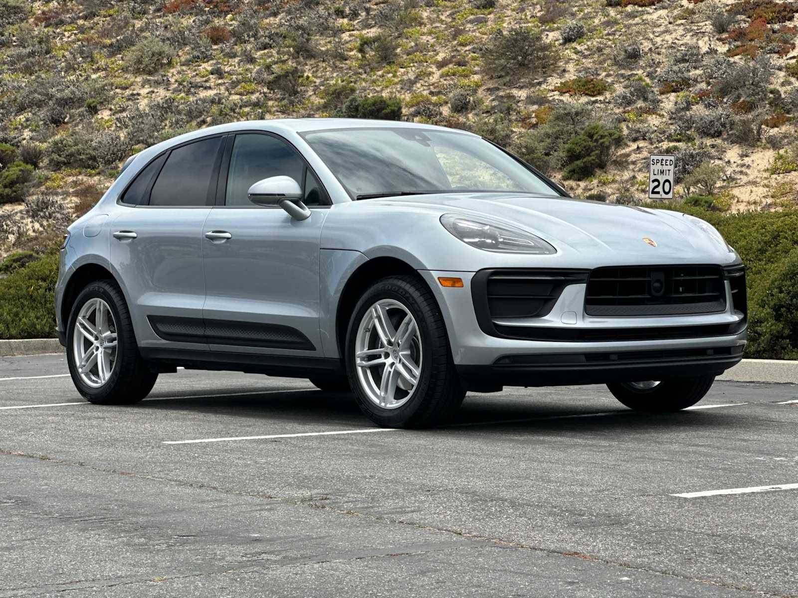 Thumbnail: 2025 Porsche Macan - 10