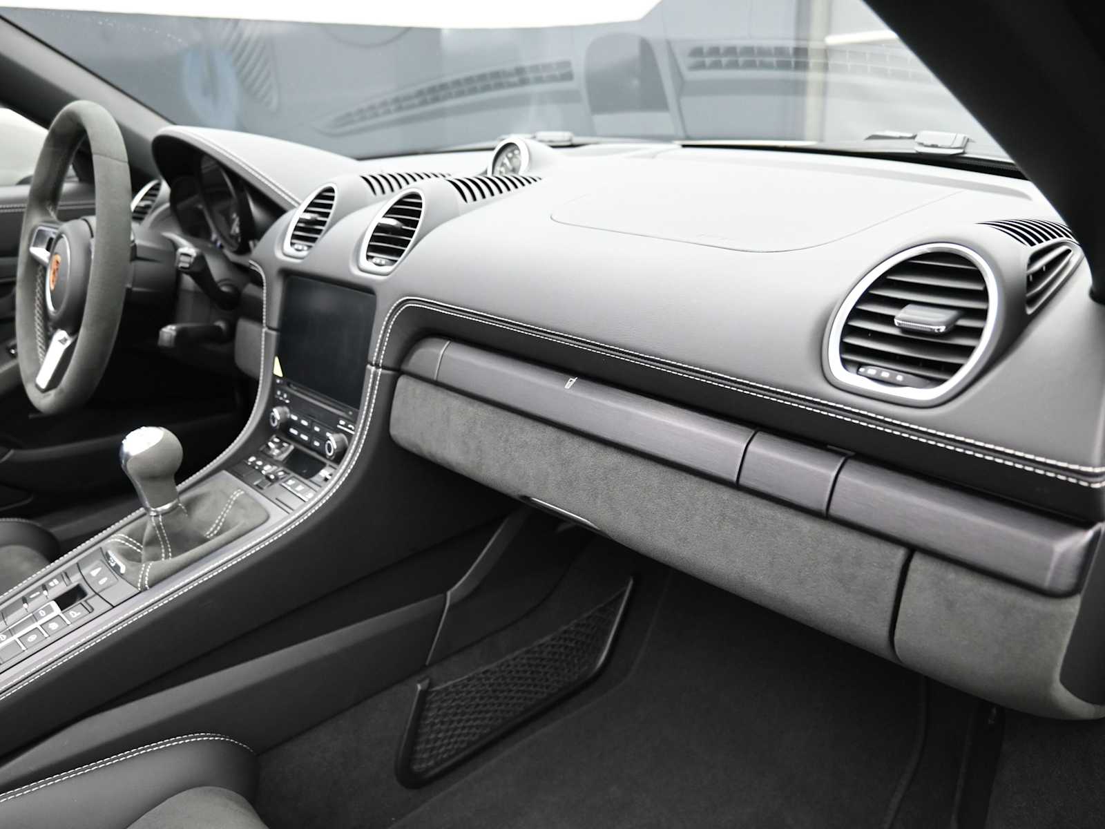 Thumbnail: 2023 Porsche  - 20