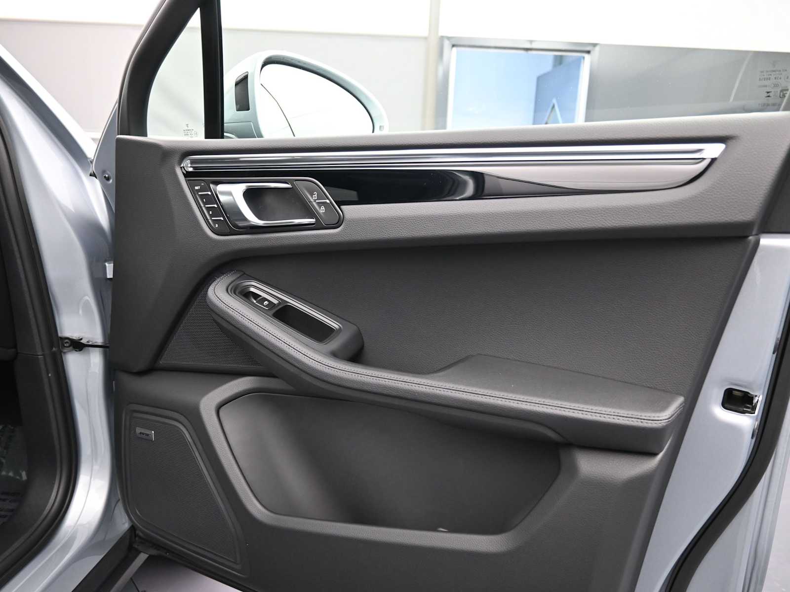 Thumbnail: 2026 Porsche Macan - 26