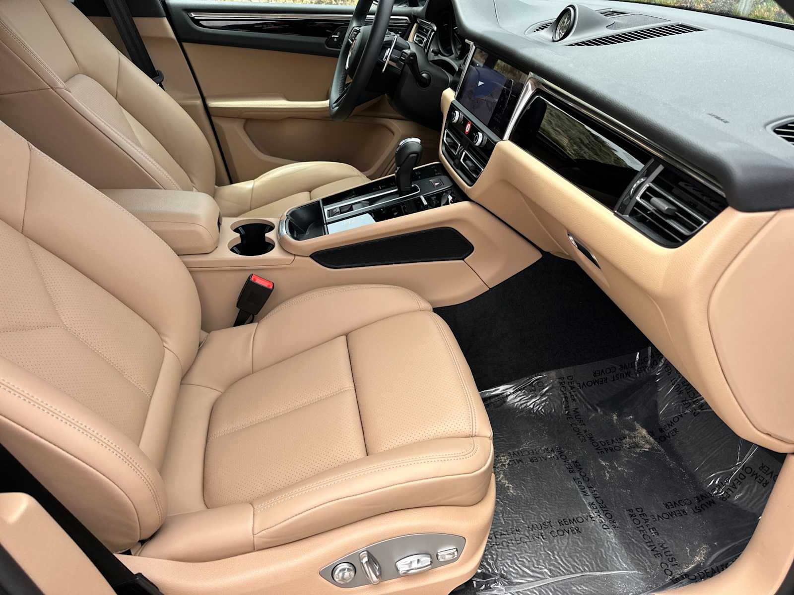 Thumbnail: 2025 Porsche Macan - 16