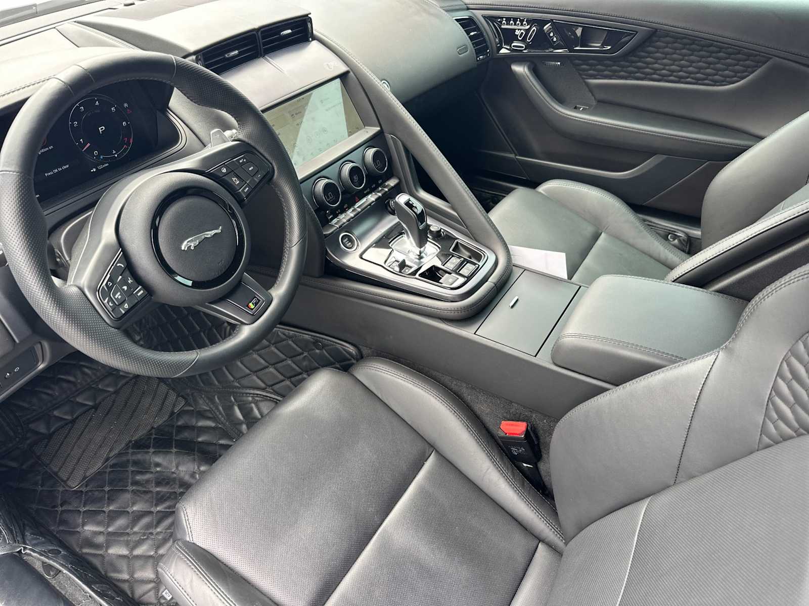 2023 Jaguar F-TYPE R photo 4