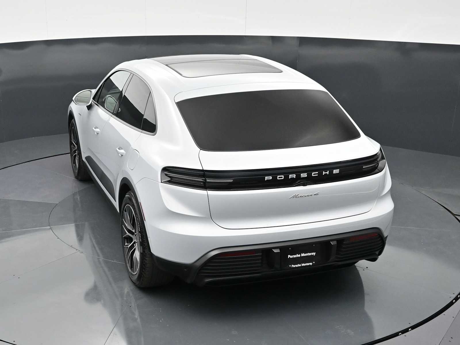 Thumbnail: 2026 Porsche Macan - 38
