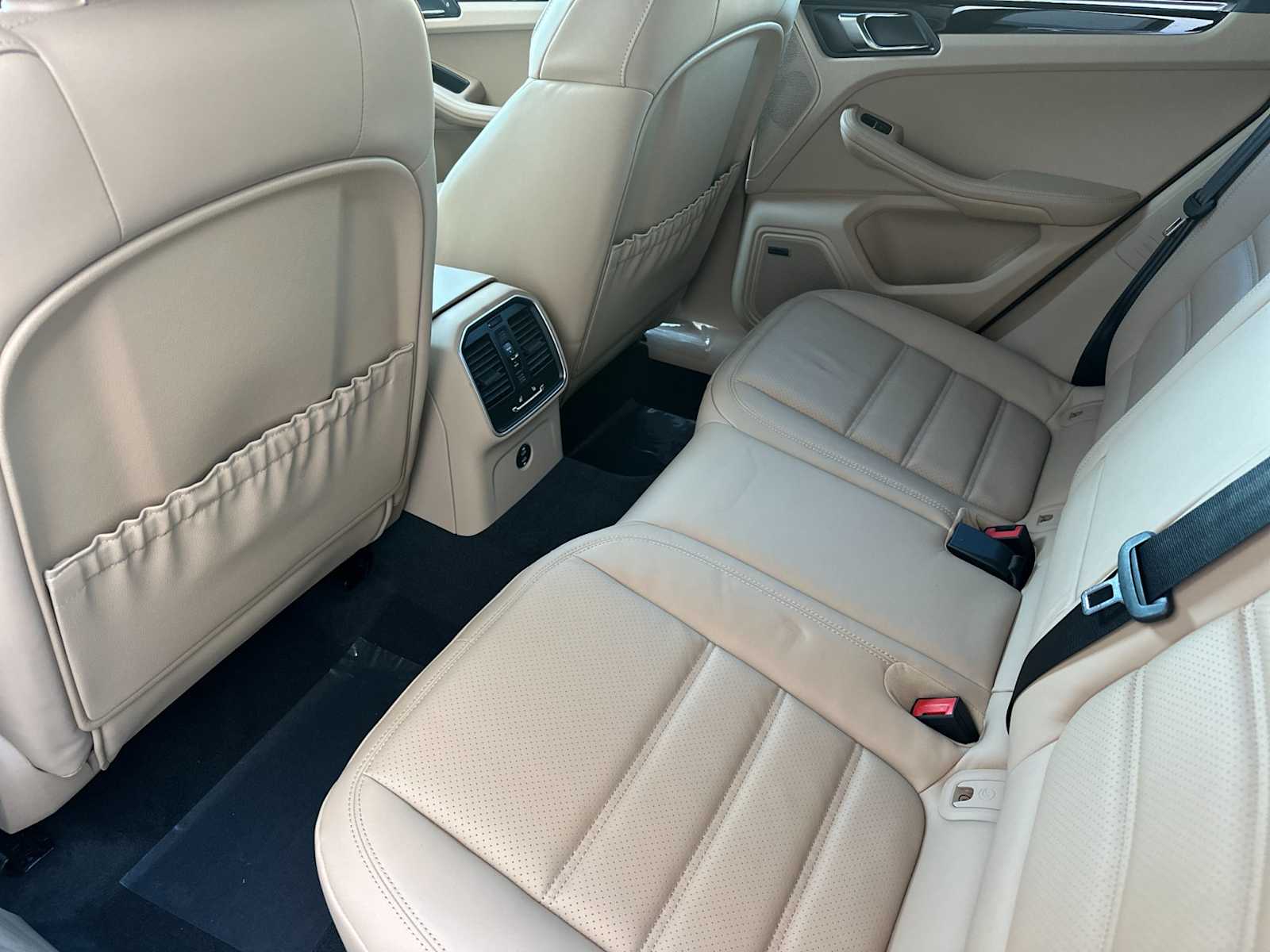 Thumbnail: 2026 Porsche Macan - 14