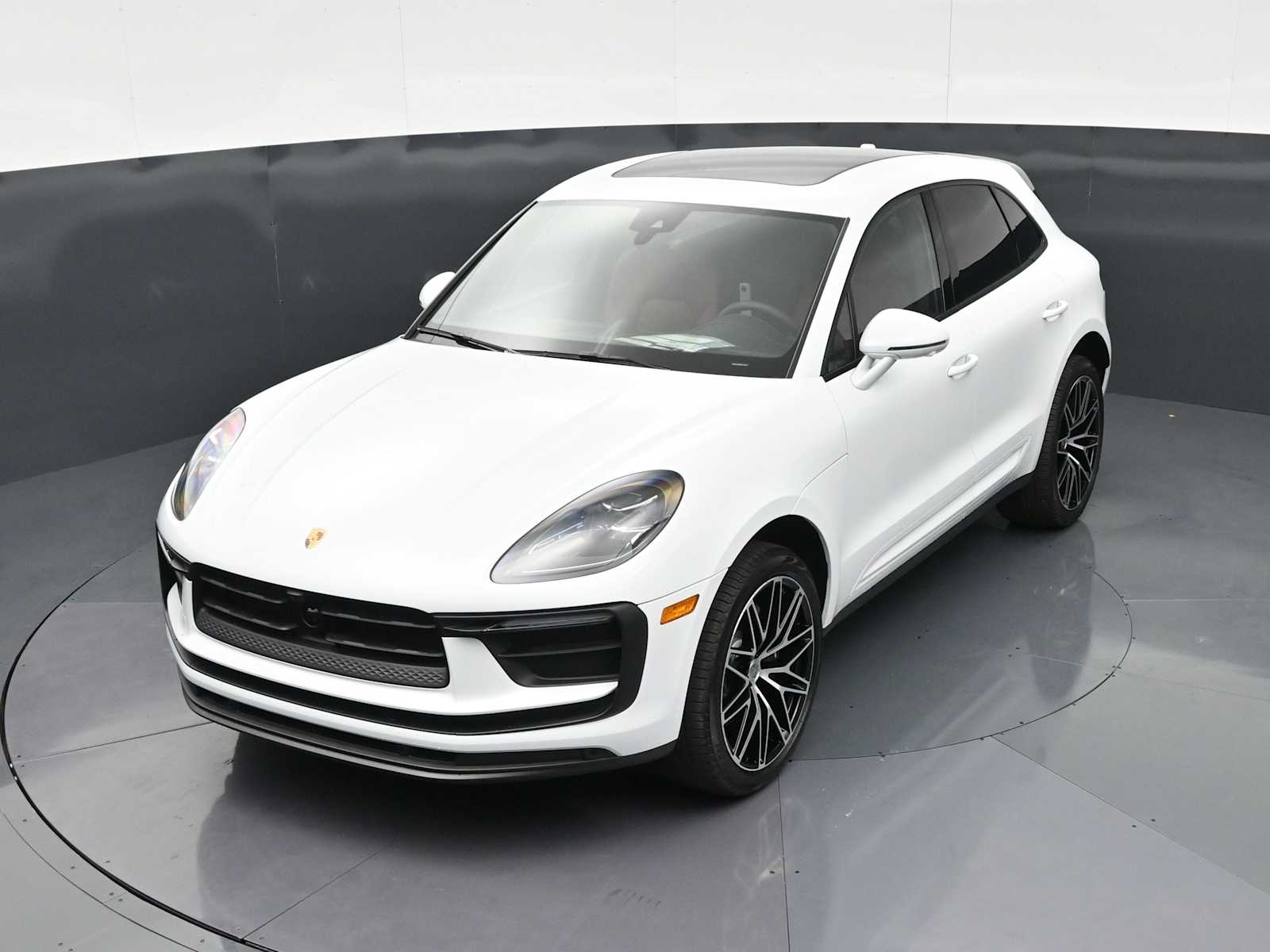 Thumbnail: 2026 Porsche Macan - 30