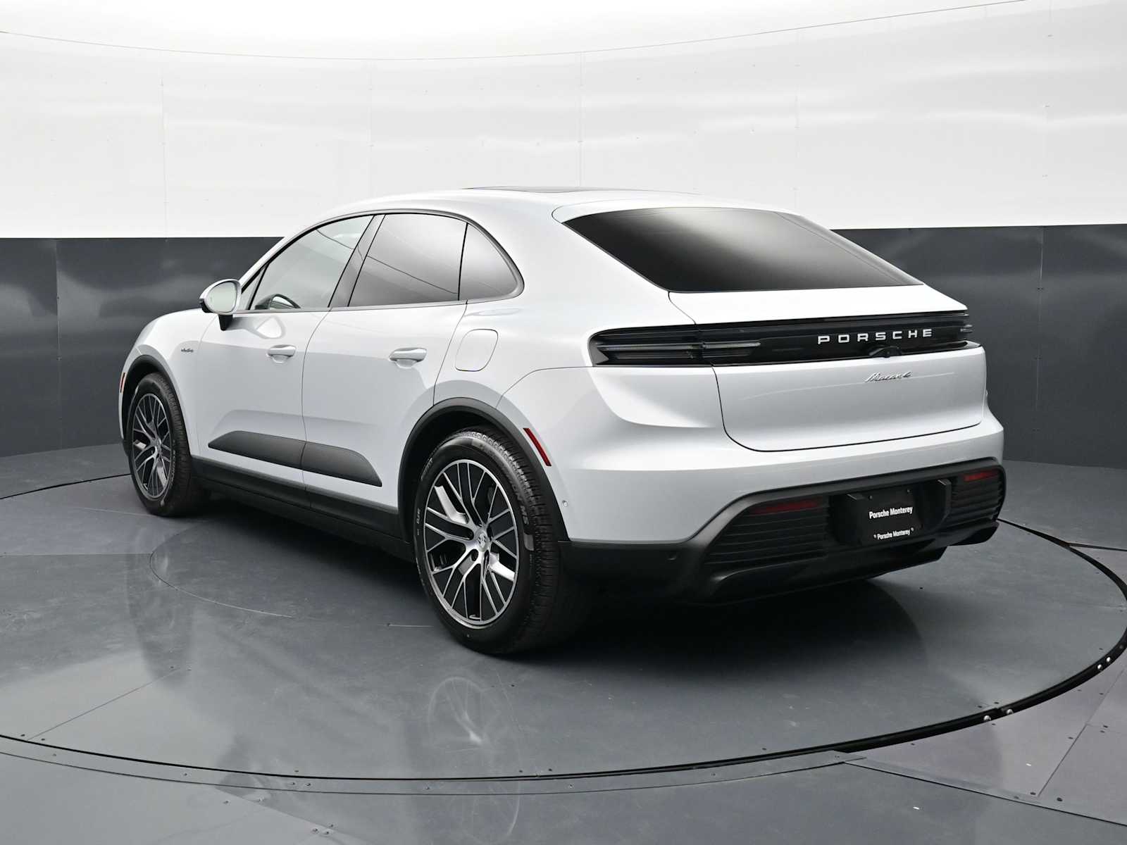 Thumbnail: 2026 Porsche Macan - 3