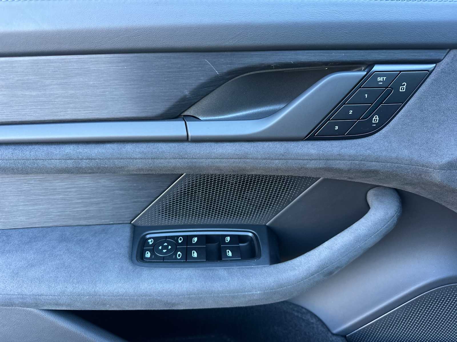 Thumbnail: 2025 Porsche Taycan - 12