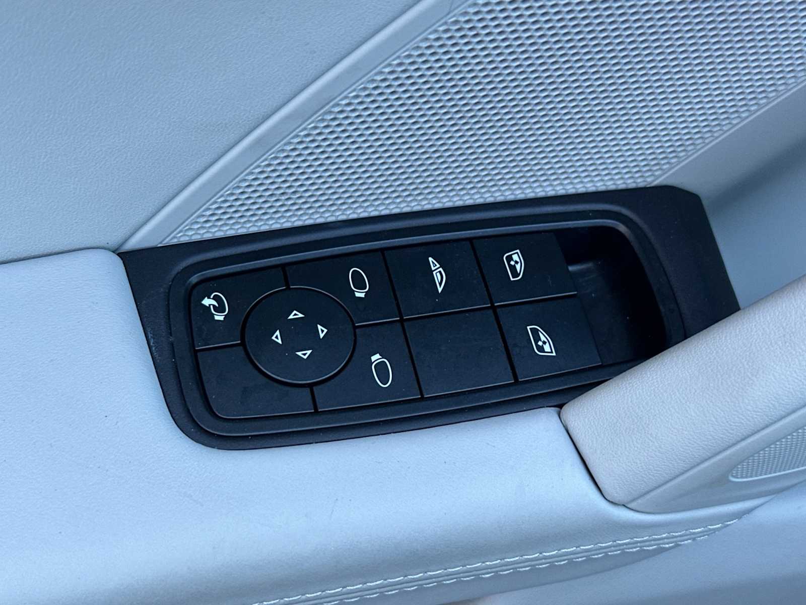 Thumbnail: 2025 Porsche 911 - 15