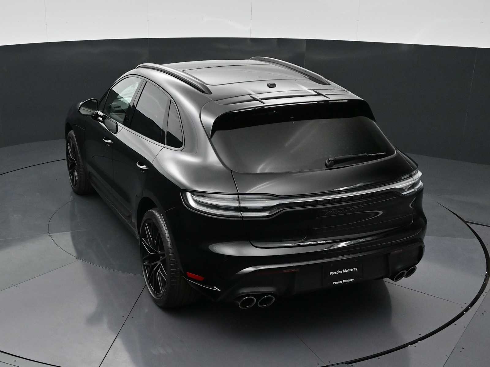 Thumbnail: 2026 Porsche Macan - 32