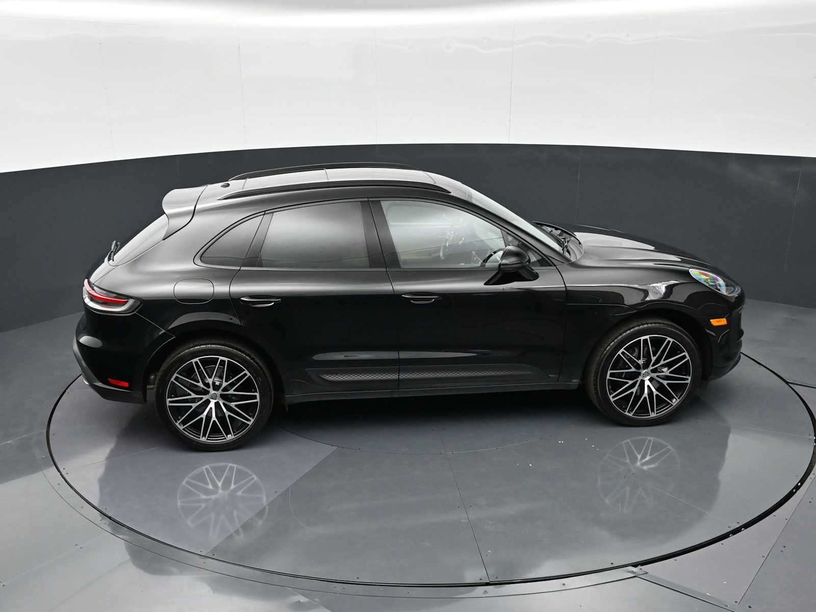 Thumbnail: 2025 Porsche Macan - 37