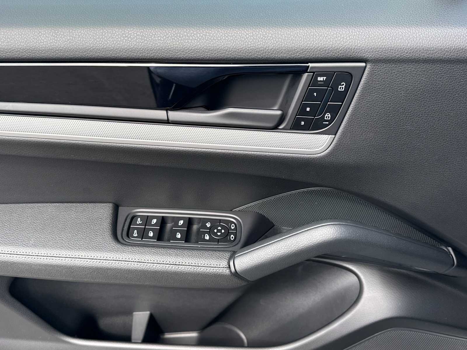 Thumbnail: 2025 Porsche Cayenne - 12