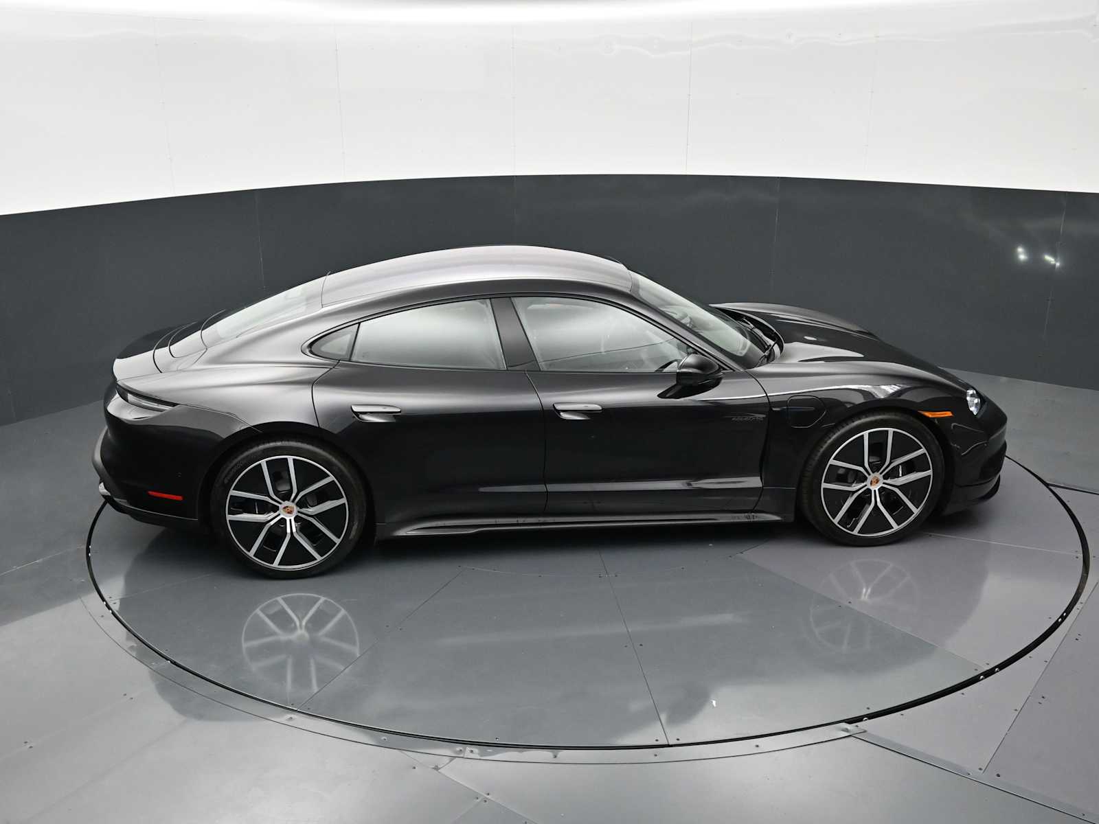 Thumbnail: 2026 Porsche Taycan - 35