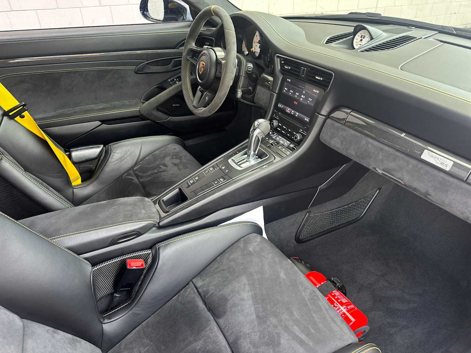 Thumbnail: 2019 Porsche 911 - 15