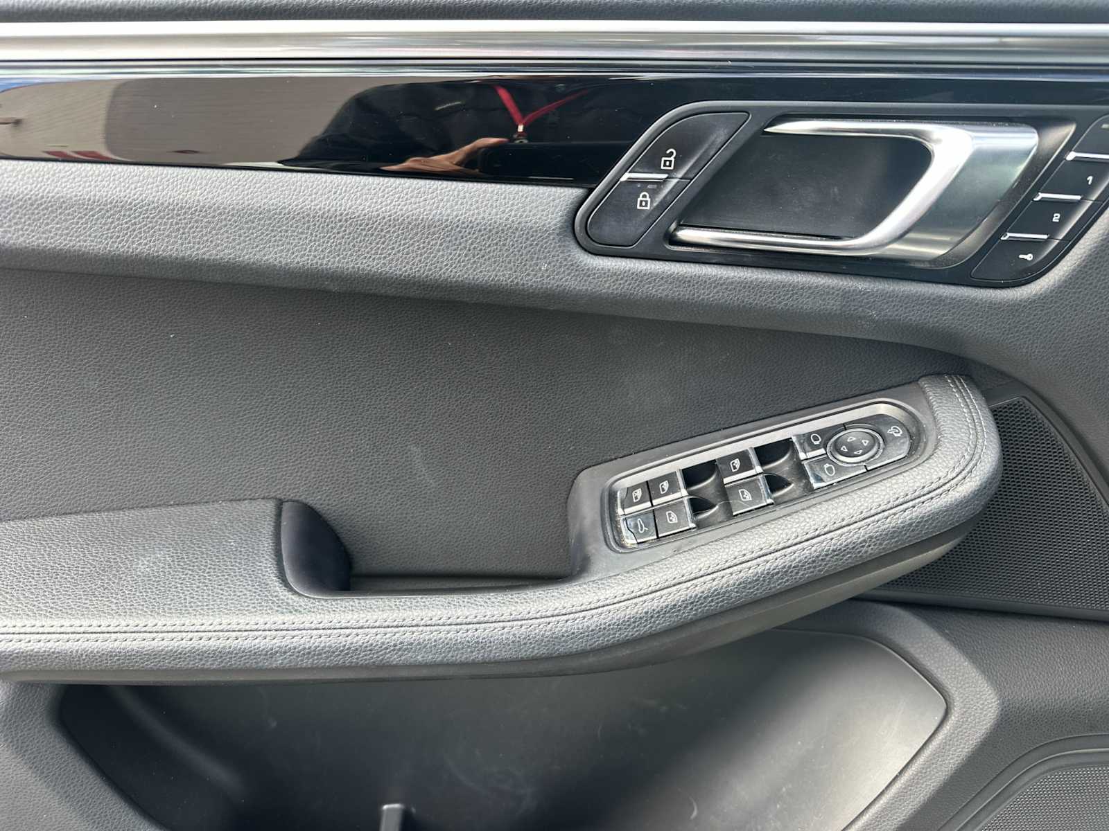 Thumbnail: 2022 Porsche Macan - 11