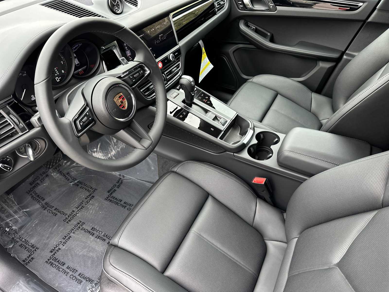 2025 Porsche Macan T photo 4