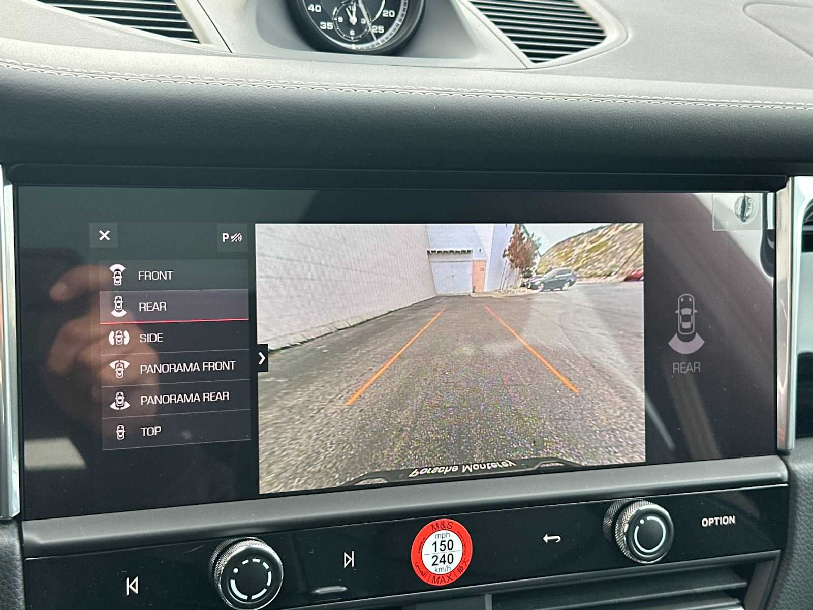 Thumbnail: 2026 Porsche Macan - 21