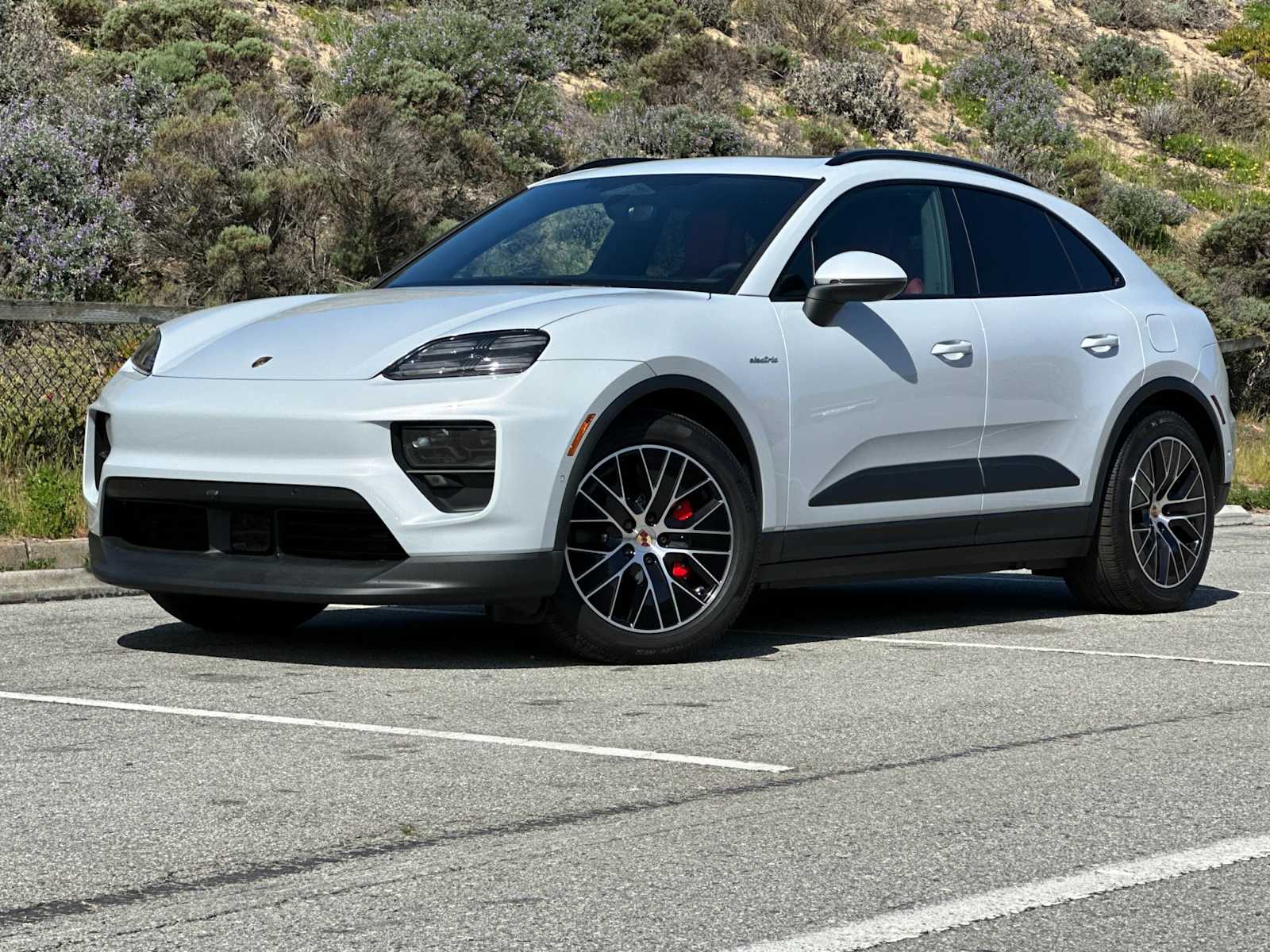 Thumbnail: 2025 Porsche Macan - 1