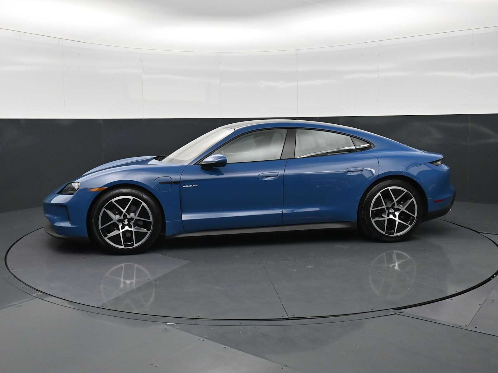Thumbnail: 2026 Porsche Taycan - 2