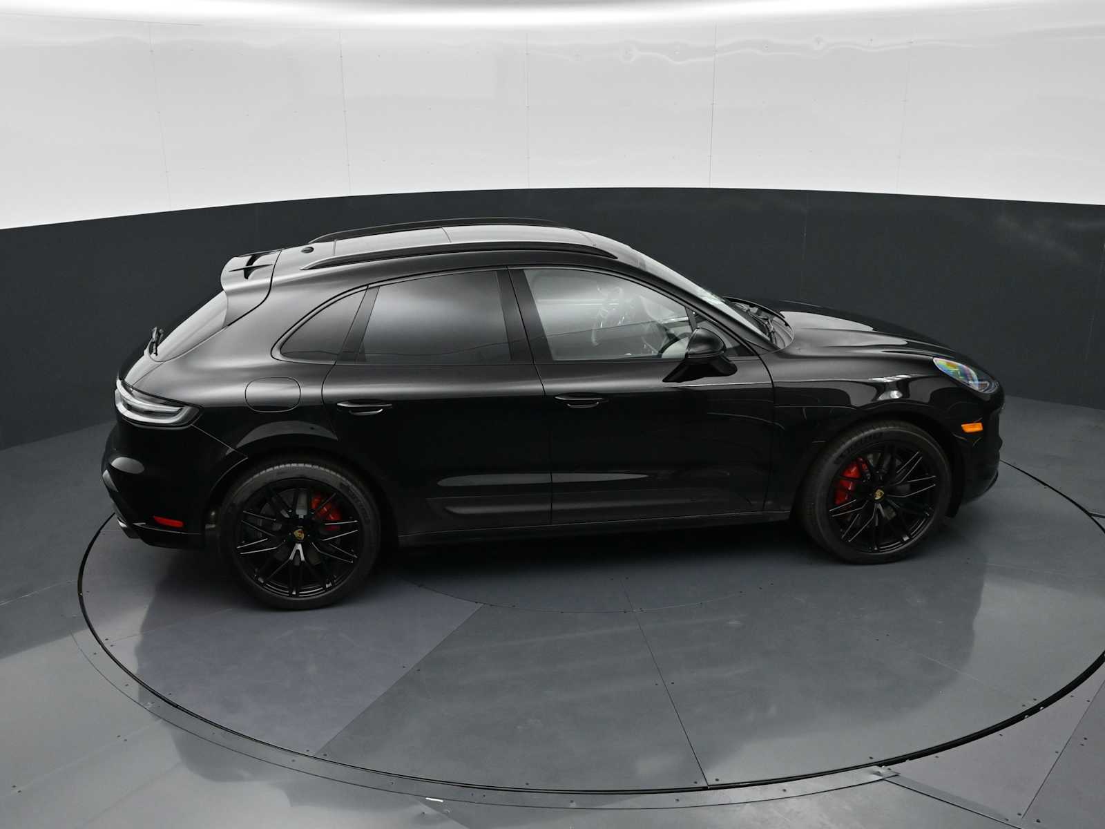 Thumbnail: 2026 Porsche Macan - 35