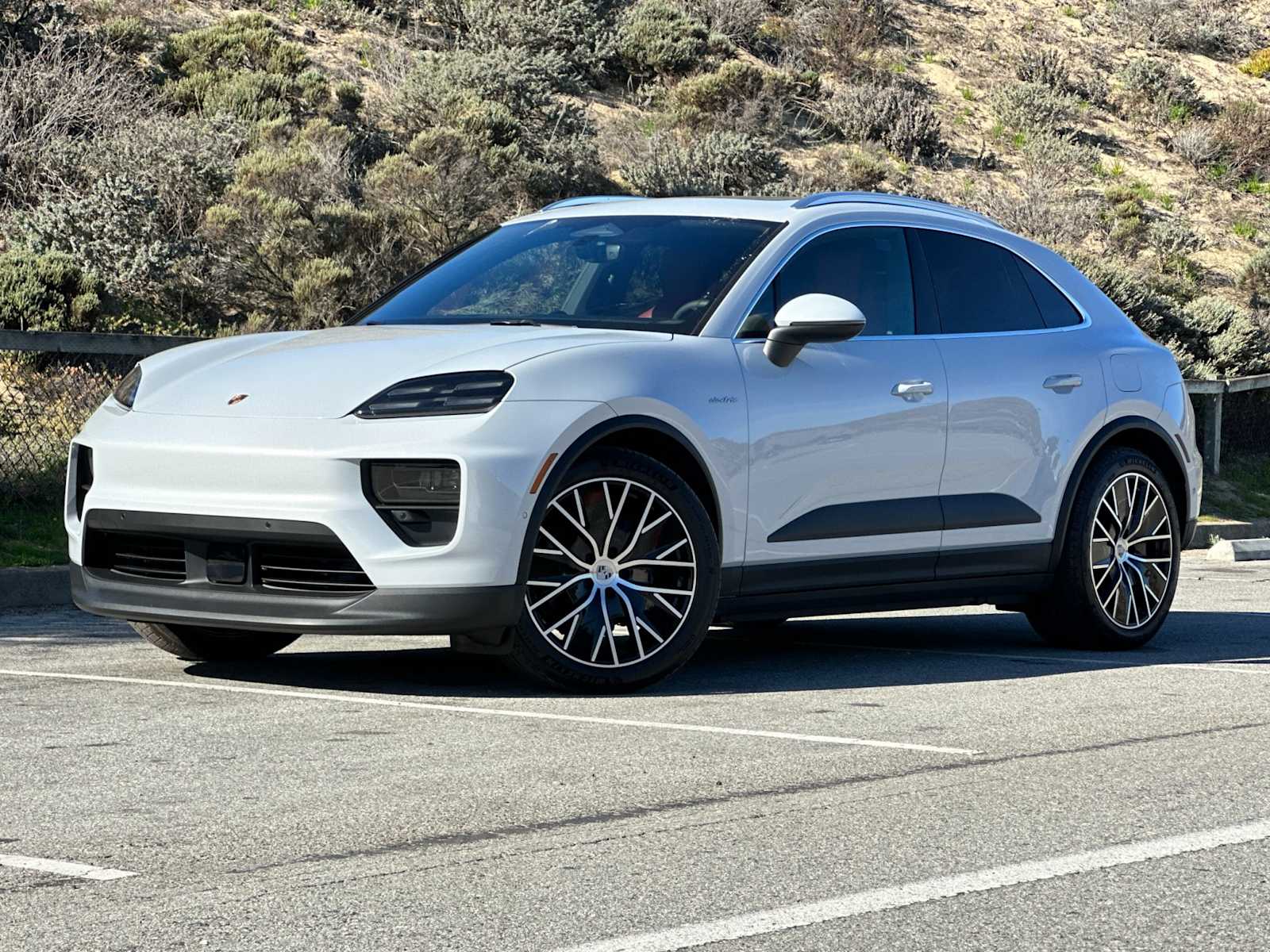 Thumbnail: 2024 Porsche Macan - 1