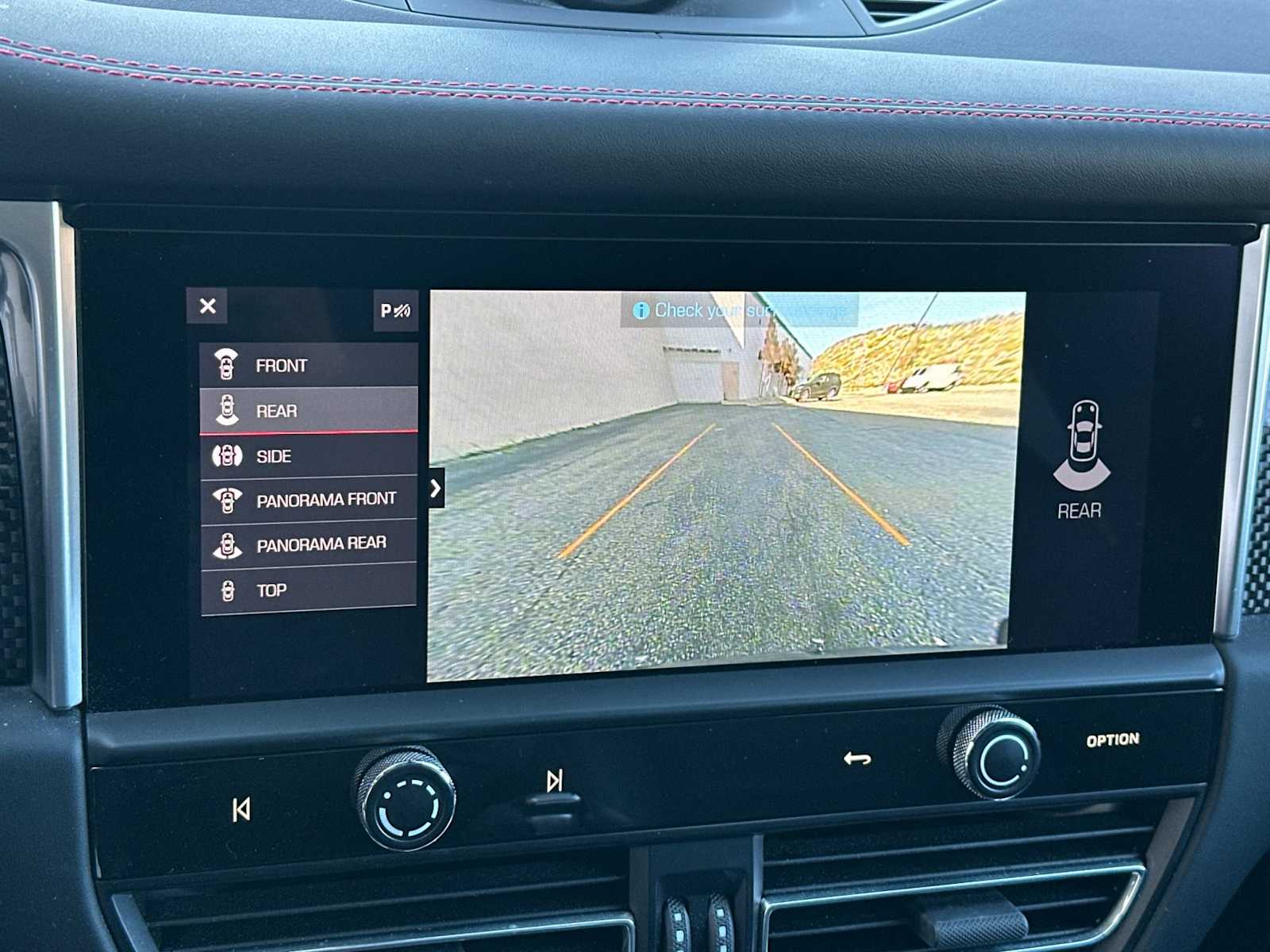 Thumbnail: 2023 Porsche Macan - 20