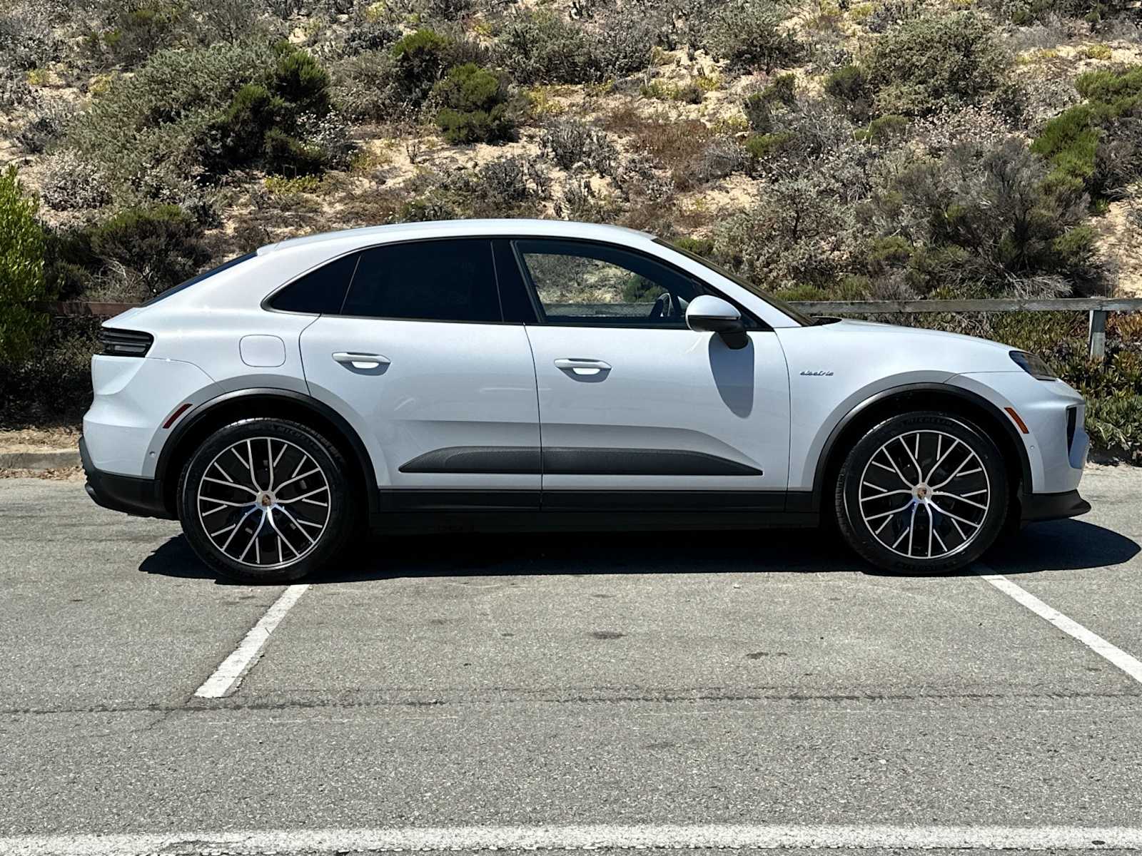 Thumbnail: 2025 Porsche Macan - 9