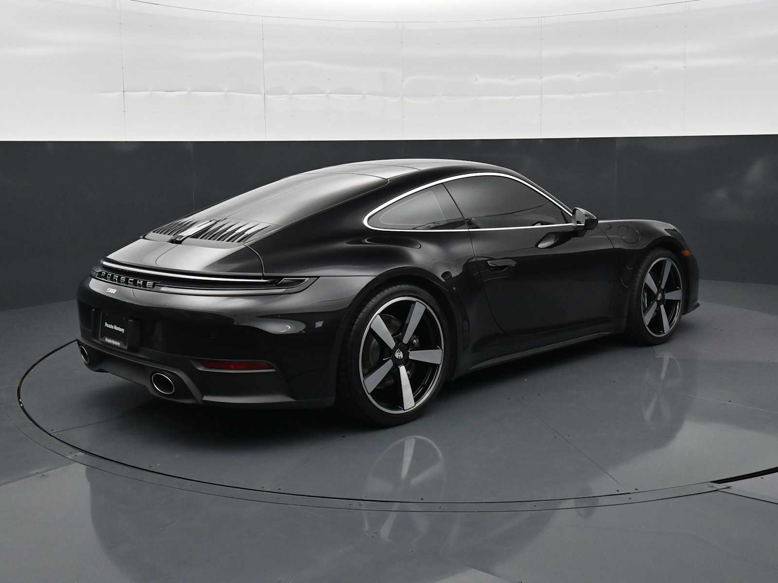 2025 Porsche 911 - Photo 24