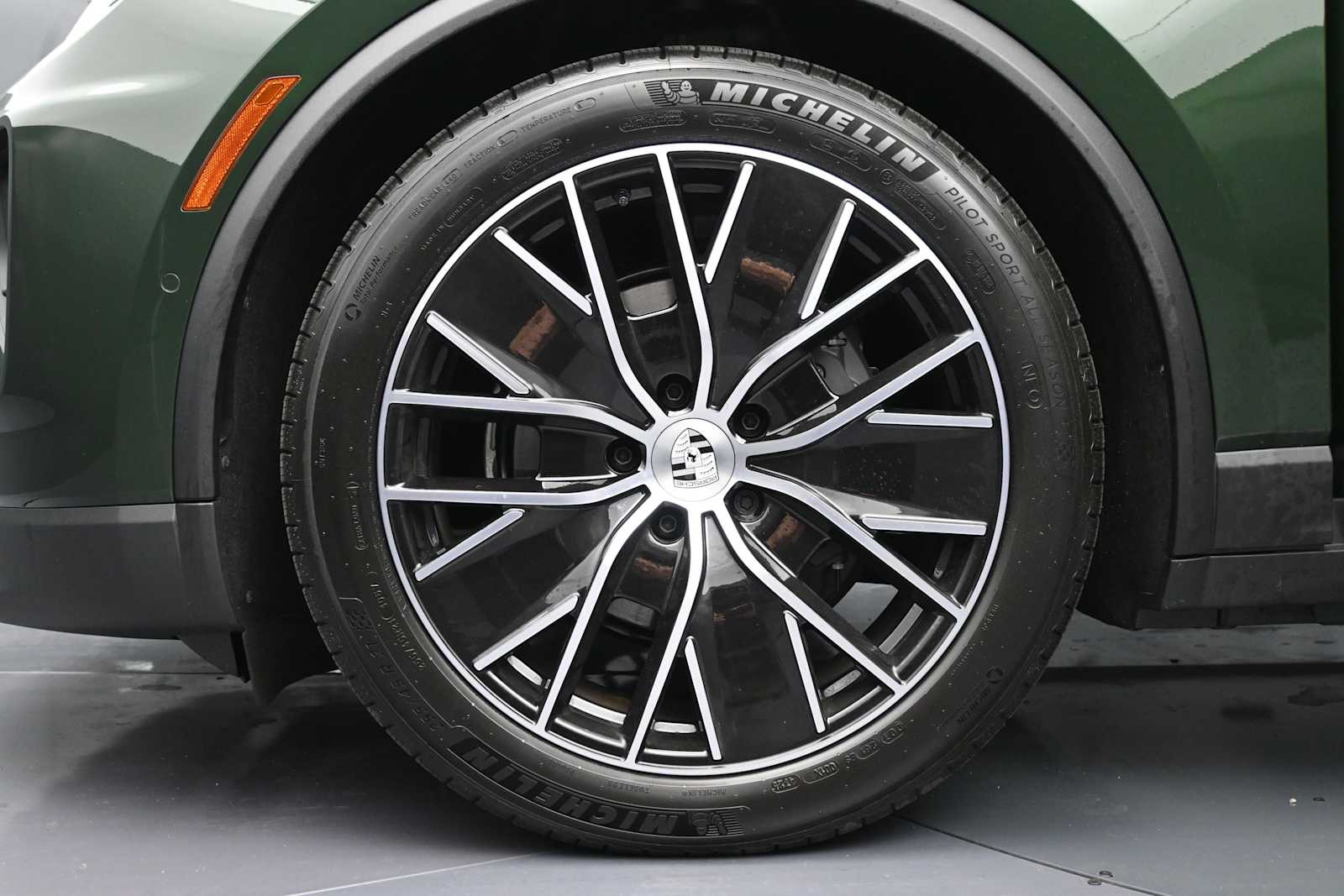 Thumbnail: 2026 Porsche Macan - 23