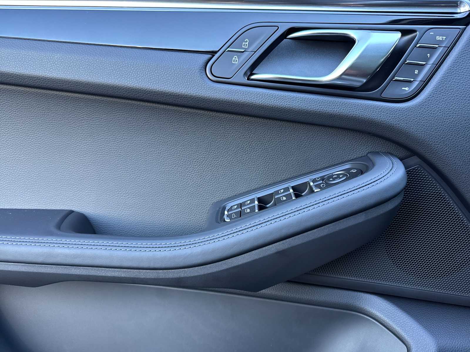 Thumbnail: 2026 Porsche Macan - 12