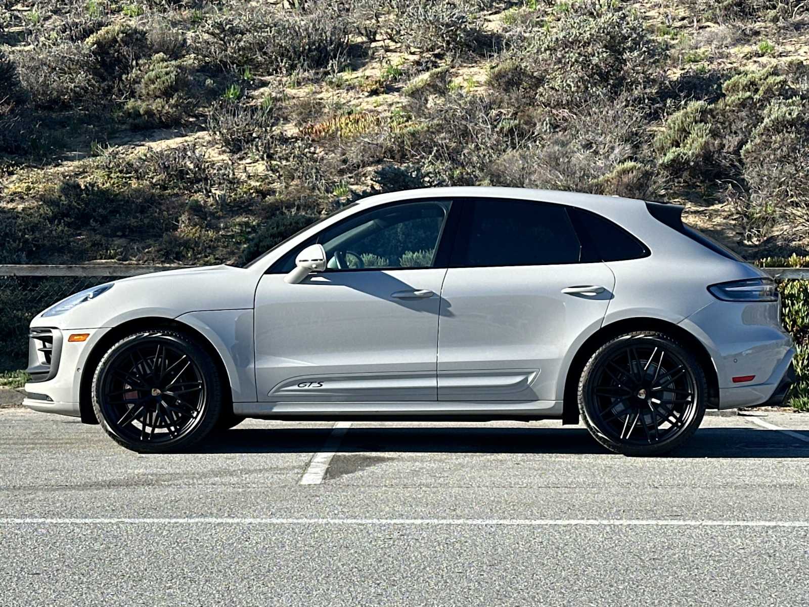 Thumbnail: 2025 Porsche Macan - 2