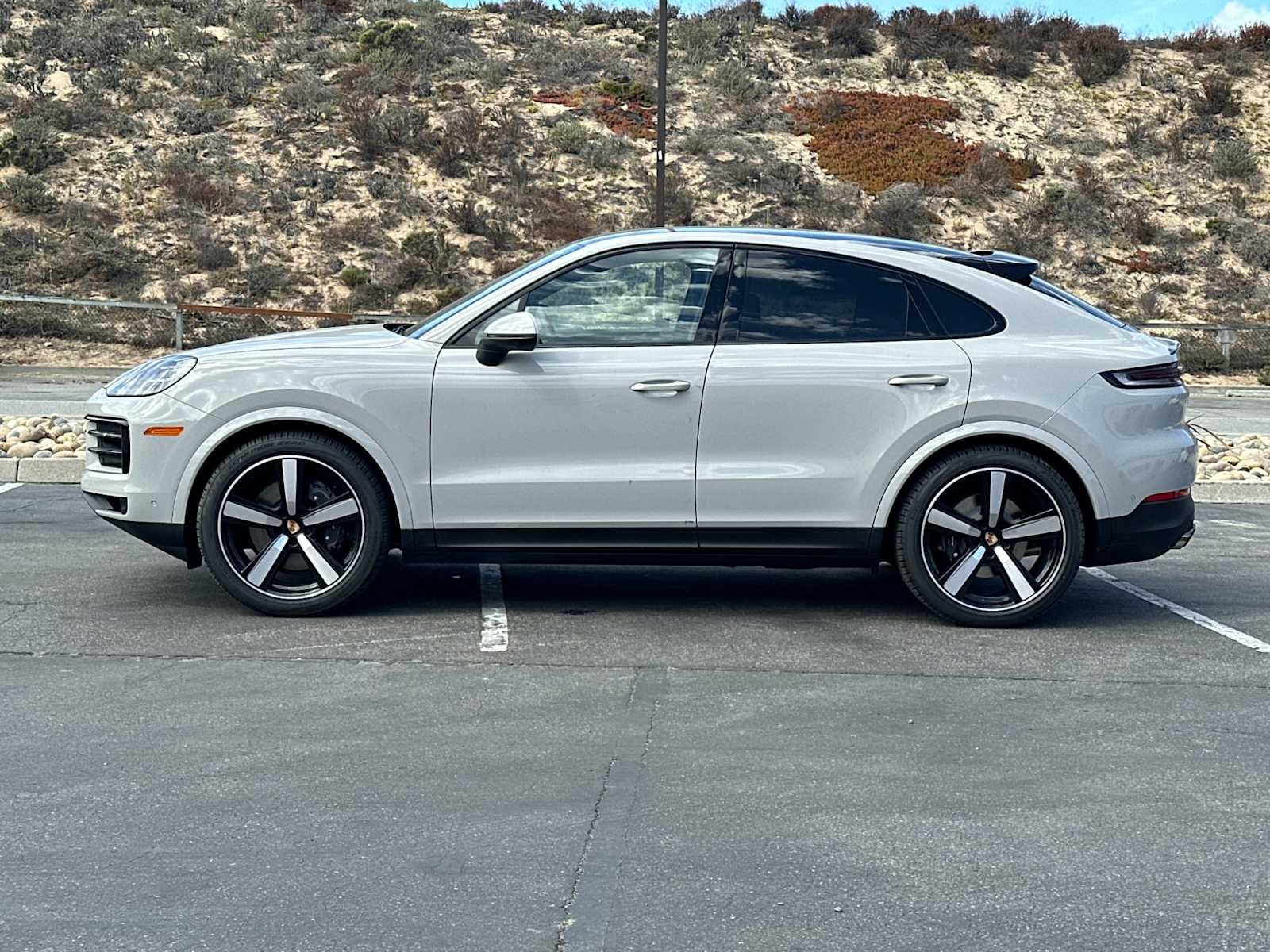 2026 Porsche Cayenne Coupe photo 2