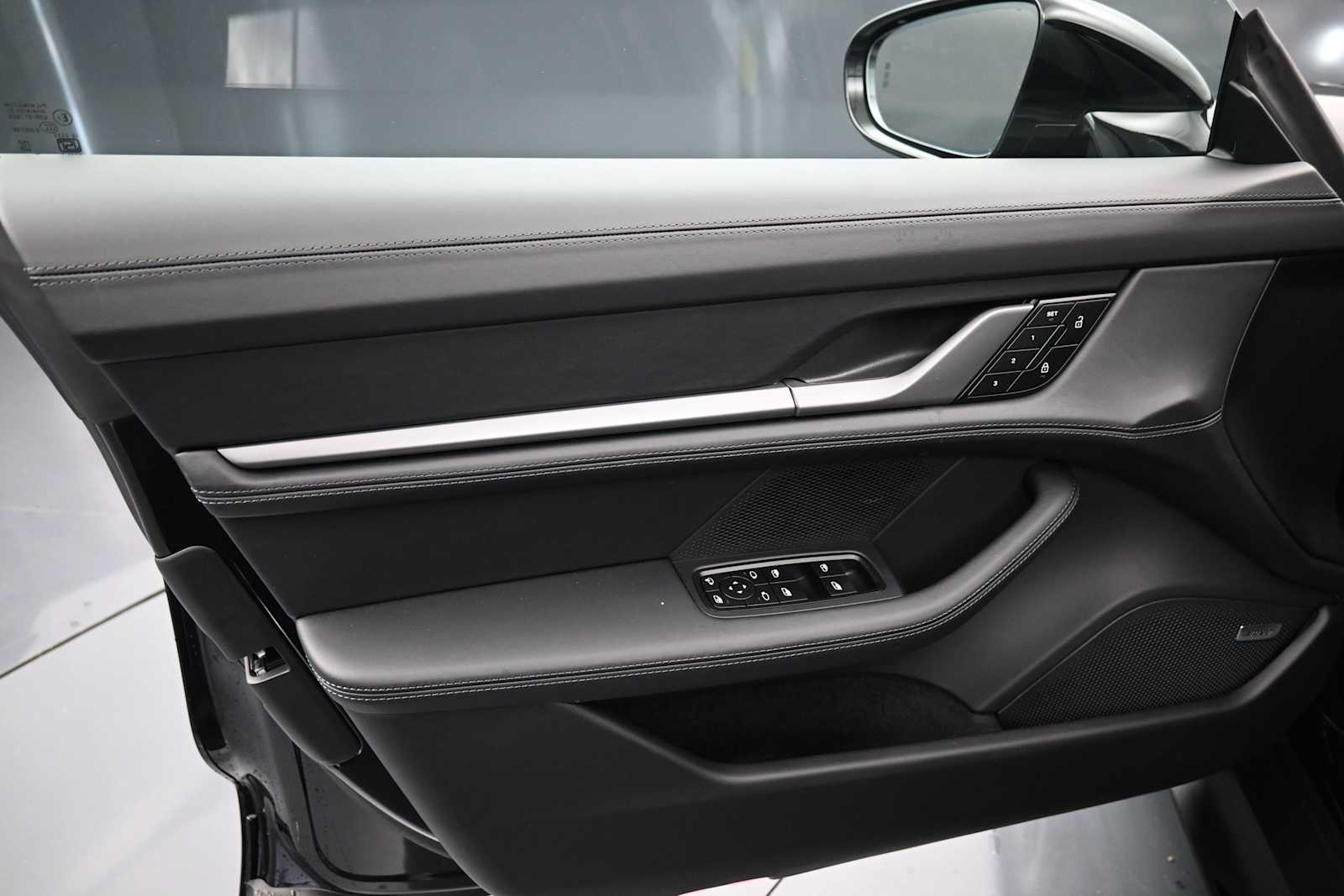 Thumbnail: 2026 Porsche Taycan - 7