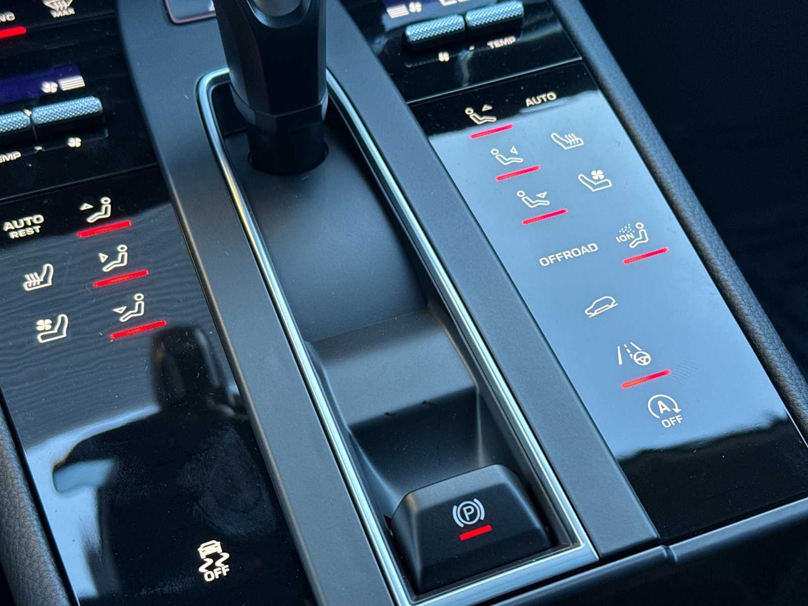 Thumbnail: 2026 Porsche Macan - 22