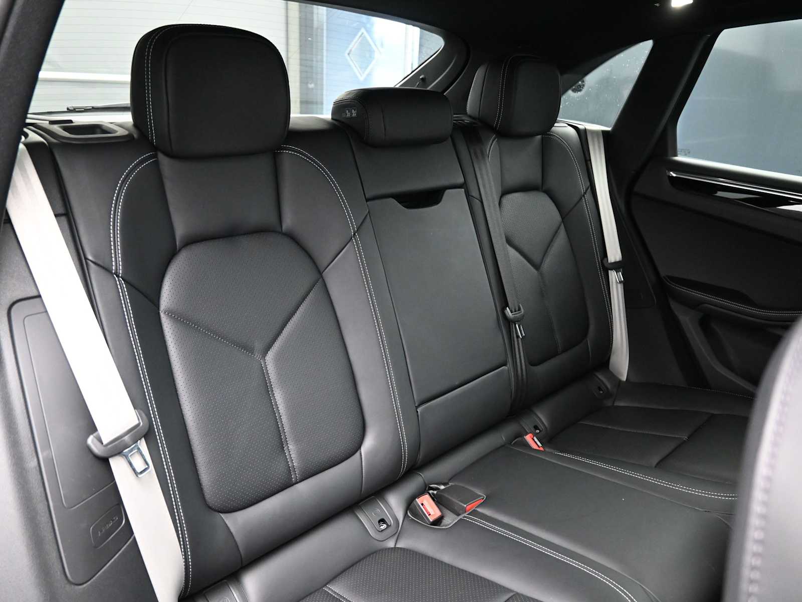 Thumbnail: 2025 Porsche Macan - 21