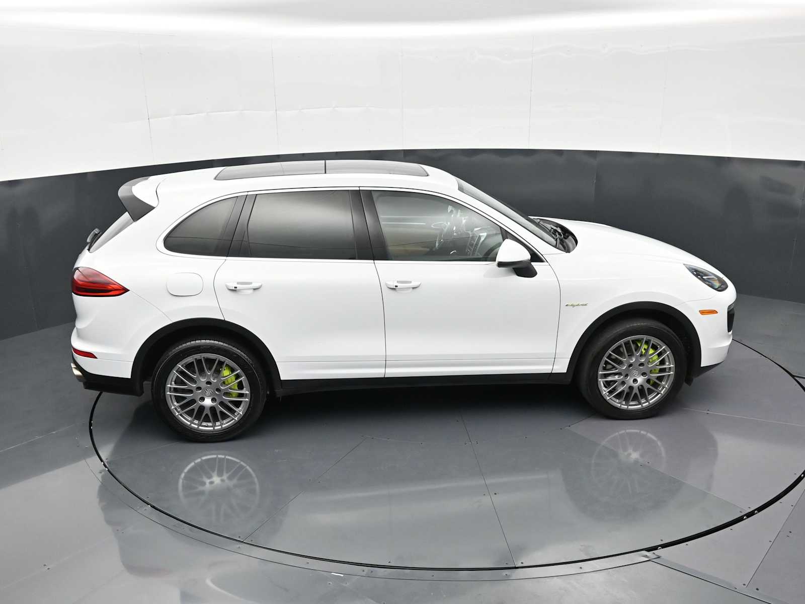 Thumbnail: 2015 Porsche Cayenne - 32